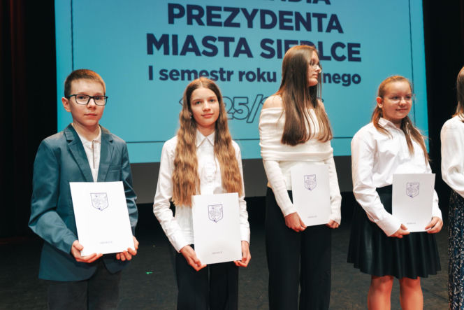 Najzdolniejsi uczniowie odebrali stypendia Prezydenta Miasta Siedlce