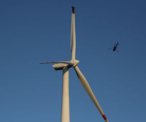 Piorun uderzył w elektrownię wiatrową w Ciołkowie