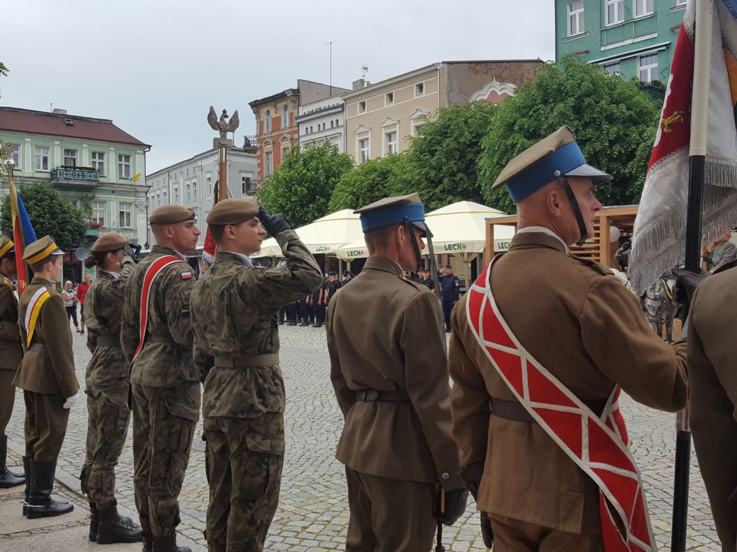 Przybyli ułani... świętować na Rynku w Lesznie