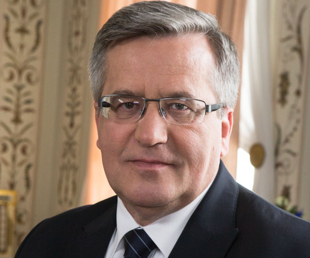 Komorowski daje swoim podwyżki