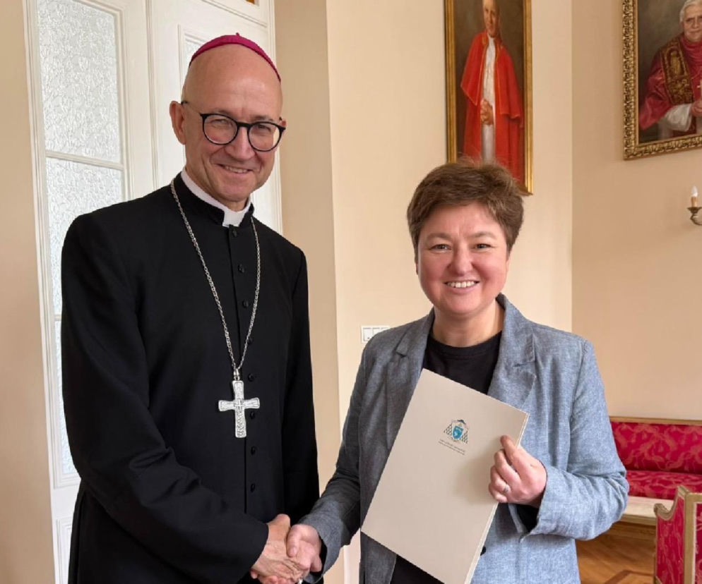 Patrycja Michońska-Dynek z arcybiskupem Adrianem Galbasem