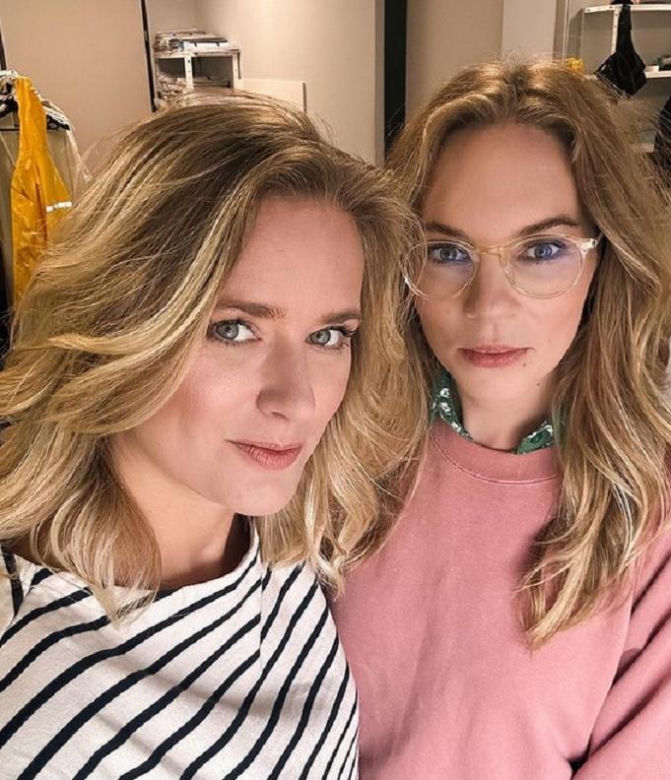 M jak miłość na planie. Julia (Marta Chodorowska), Sylwia (Hanna Turnau)