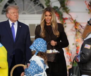 Cukierek albo psikus! Trump zaskoczył pod Białym Domem