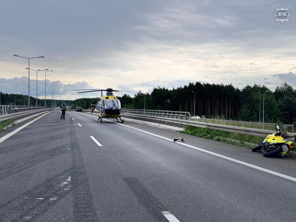 Groźny wypadek na drodze ekspresowej S1. Motocyklista zabrany śmigłowcem LPR do szpitala