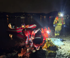 Strażacy uratowali mężczyznę tonącego w jeziorze