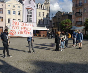Protest w Grudziądzu, przeciwko agresji i dyskryminacji rasowej w Ameryce