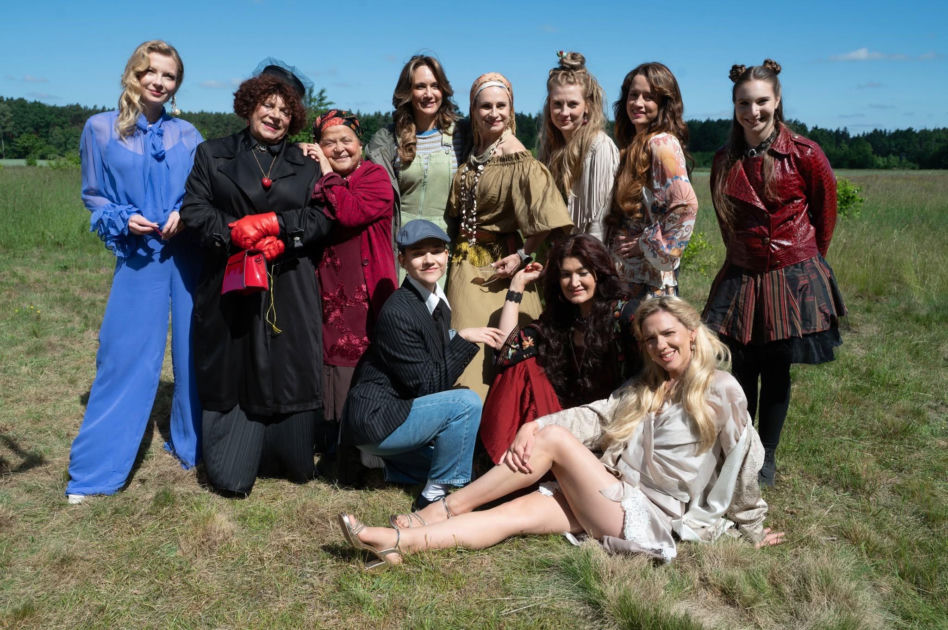 Ranczo 11 sezon. Babka (Grażyna Zielińska), Lucy (Ilona Ostrowska) i wiedźmy