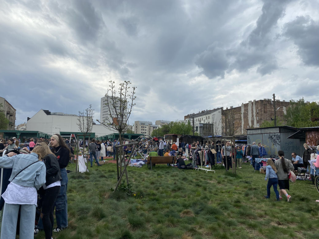 Garażówka na Bazarze Różyckiego