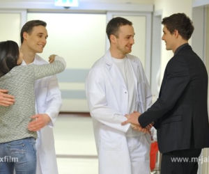 M jak miłość odc. 1069. Kasia (Agnieszka Sienkiewicz), Olek (Maurycy Popiel), Wojtek (Mateusz Janicki), Marcin (Mikołaj Roznerski)