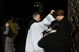 Czy w Środę Popielcową sklepy są otwarte? Wyjaśniamy, jakie zasady obowiązują