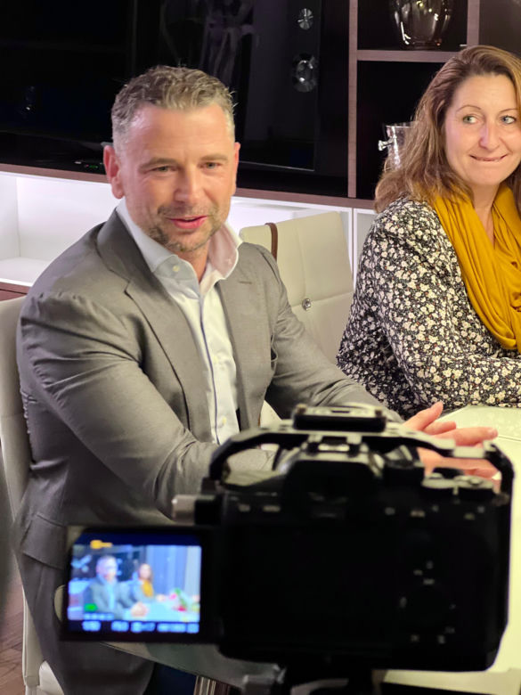 Kris Florek - polski biznesmen i celebryta z Holandii w programie "Bogaty dom, biedny" Polsat Cafe
