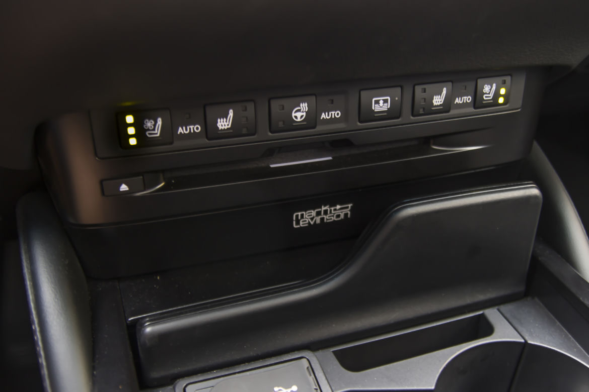 Lexus ES 300h Omotenashi