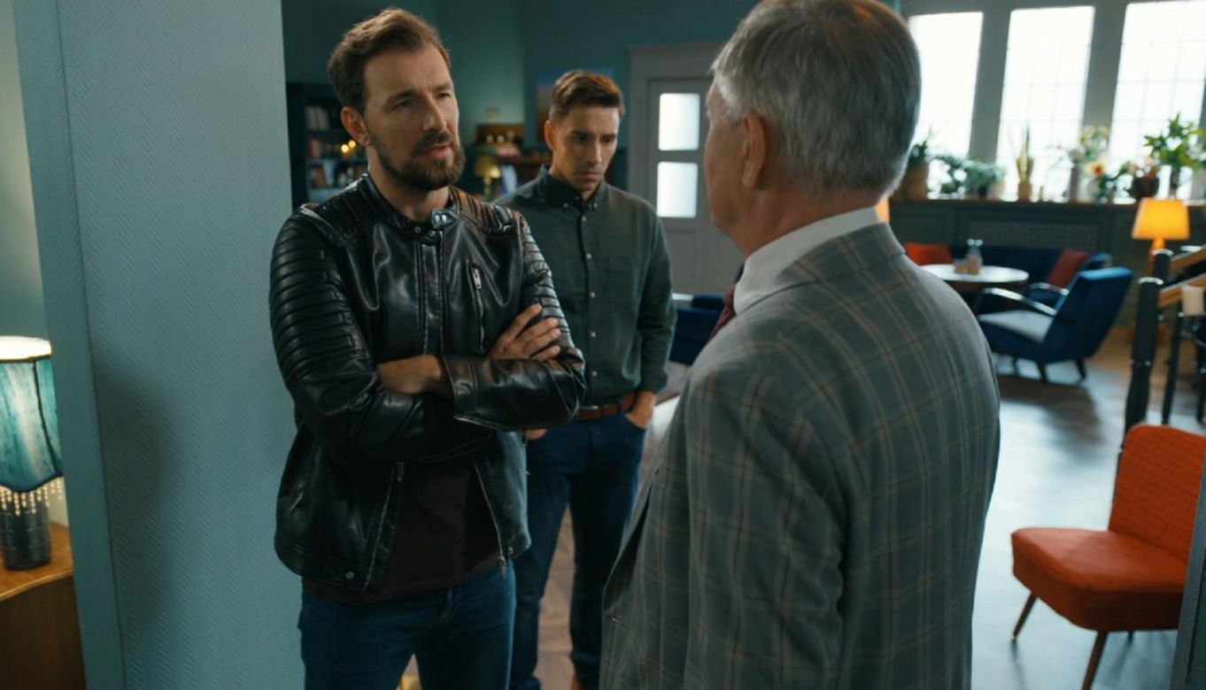 	Barwy szczęścia odc. 3125. Tomasz Kępski (Jakub Sokołowski), Henryk (Zbigniew Suszyński), Marcin Kodur (Oskar Stoczyński)
