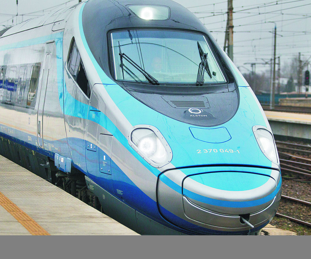 Pendolino wjeżdża na tory