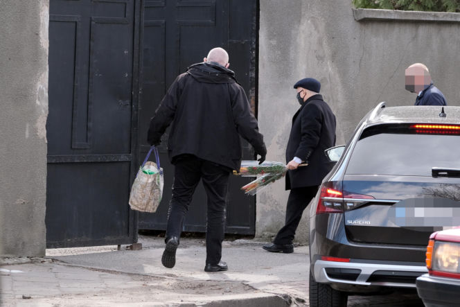 Tak Jarosław Kaczyński świętował niedzielę palmową w pandemii. Zaskakujące, ile wiązanek miał w rękach