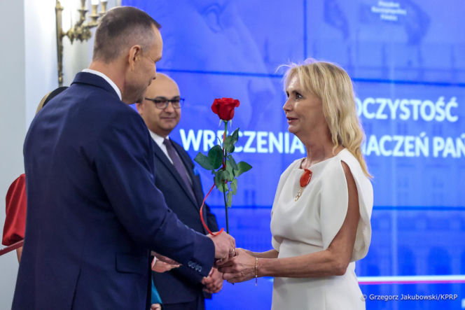 Marta Nawrocka w czerwieni