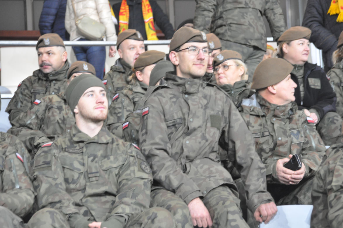 Żółto-czerwono na Suzuki Arenie! Zdjęcia kibiców na meczu Korona Kielce - Jagiellonia Białystok
