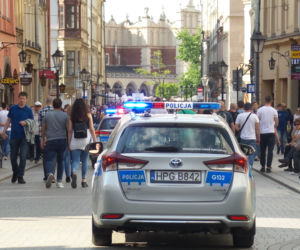 Gigantyczne siły policji zabezpieczały Marsz Równości i kontrmanifestacje w Krakowie
