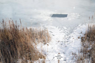 Rybi dramat w Białymstoku. Tysiące martwych ryb pod lodem