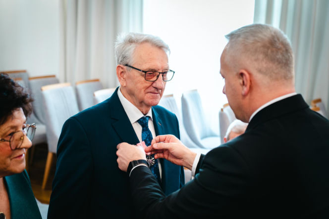 Złoty Gody par małżeńskich w Siedlcach - wręczenie pamiątkowych medali