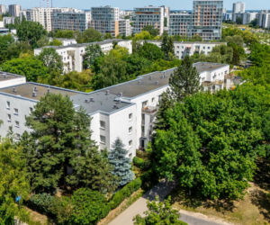 Pękający blok przy ul. Hirszfelda 2 w Warszawie