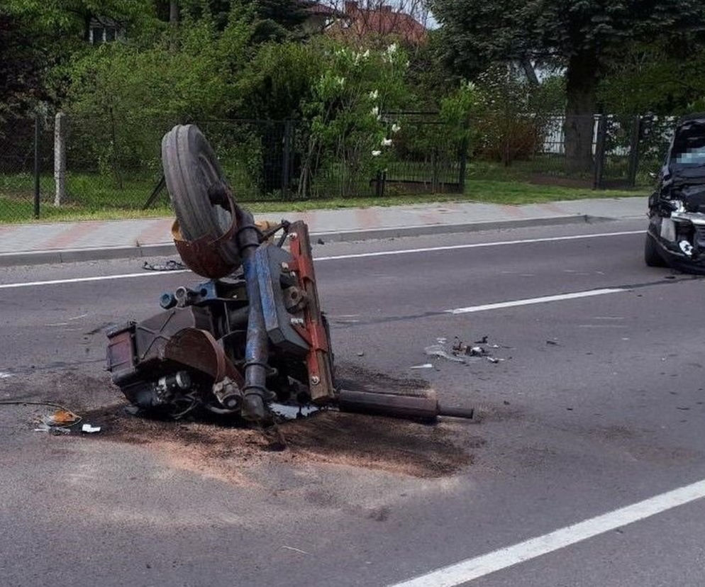 Z ciągnika rolniczego nic nie zostało! Groźny wypadek na drodze