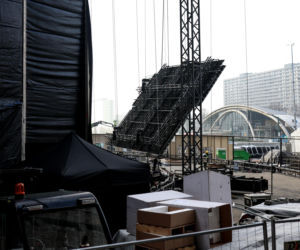 Scena Sylwestra z Dwójką TVP w trakcie budowy