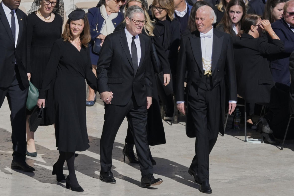 Głowy państw żegnają papieża Franciszka. Do Watykanu zjechali najważniejsi