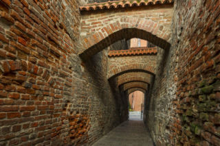 Najpiękniejsza uliczka w woj. warmińsko-mazurskim. Otwiera się tylko na kilka godzin