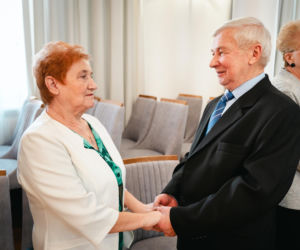 Złoty Gody par małżeńskich w Siedlcach - wręczenie pamiątkowych medali