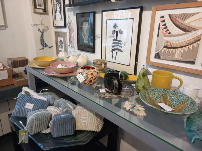 ​Z każdym dniem wybór jest coraz mniejszy. W Galerii MBWA w Lesznie trwa Kiermasz Świąteczny