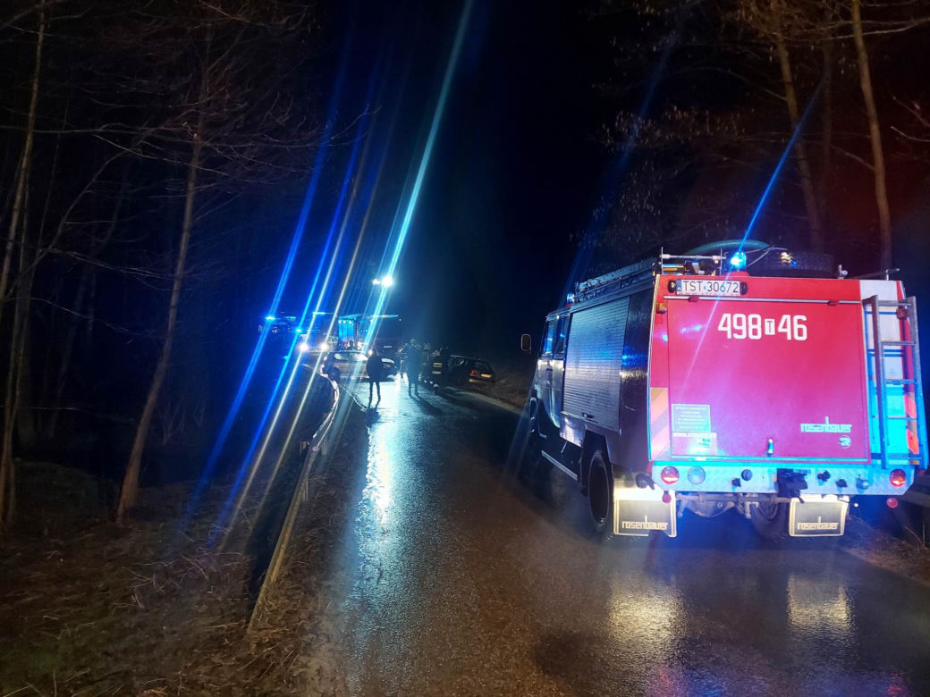 PILNE: Groźny wypadek w Rudzie! Są osoby poszkodowane, droga jest zablokowana