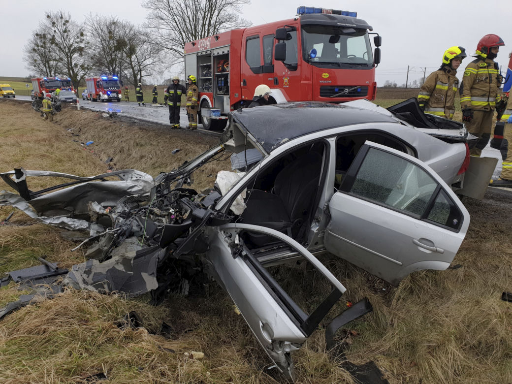 Śmiertelny wypadek na DK11 pod Kluczborkiem! 42-latek zginął po zderzeniu z tirem 