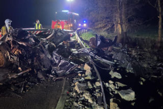 Tragiczny wypadek w powiecie rawickim. Auto uderzyło w murowany przystanek, 19-letni kierowca nie żyje