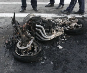Warszawa. Motocykl spłonął na ulicy Broniewskiego