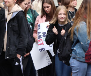 Młodzieżowy Strajk Klimatyczny w Toruniu. Protestowali przeciwko rządowi i korporacjom