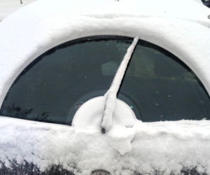 Jazda nieodśnieżonym samochodem jest niedozwolona