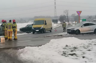 Groźne zderzenie trzech aut w Nowej Wsi koło Rybnika! W środku jednego z pojazdów było dziecko