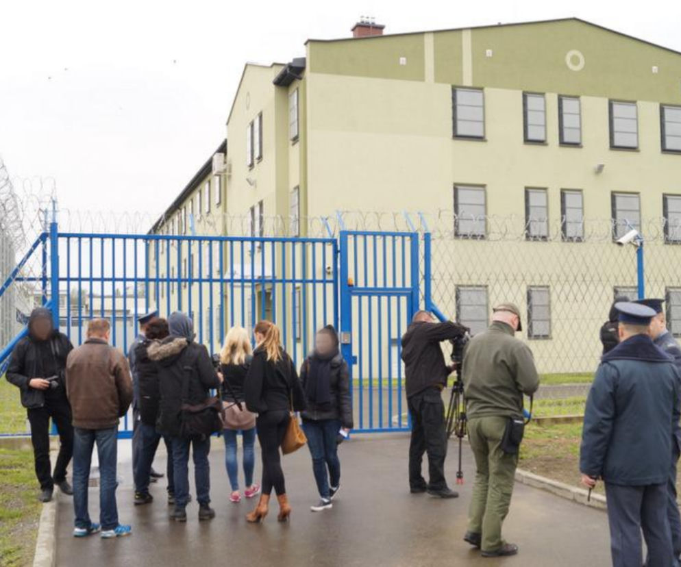 Rzeszów. Rzucił się z nożyczkami na psycholożkę zakładu karnego! Nieoficjalnie: kobieta walczy o życie