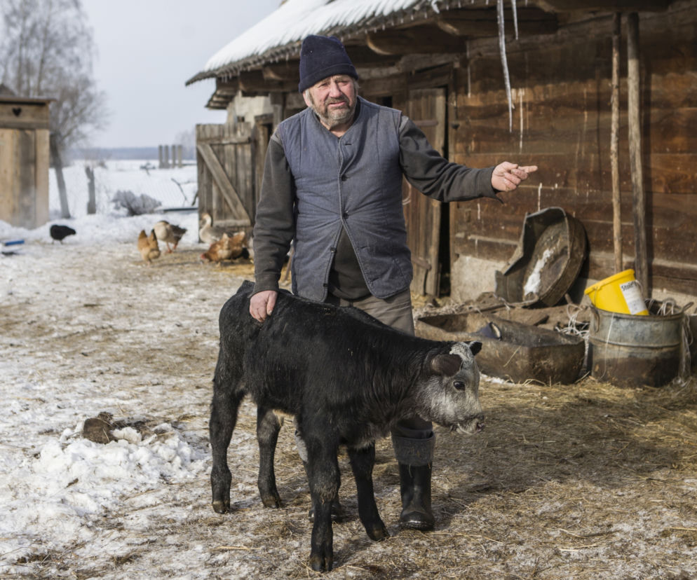 Szokujące sceny w Plutyczach. Gienek w kajdankach. Grożą mu 3 lata więzienia