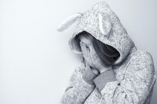 Przemoc domowa w Warszawie. Lawinowo rośnie liczba Niebieskich Kart. Przerażające dane