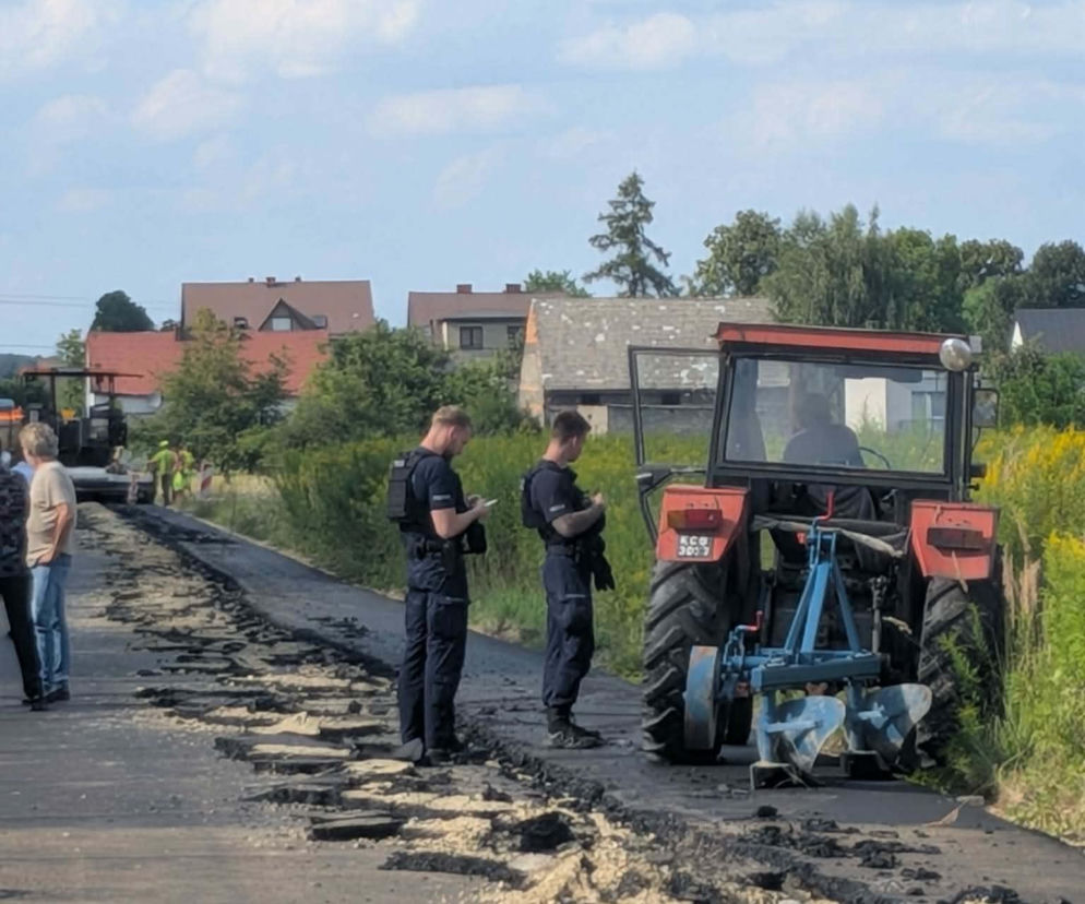 Rolnik, który zniszczył asfalt pługiem, w rękach policji. Uszkodził aż 200 metrów nowej drogi