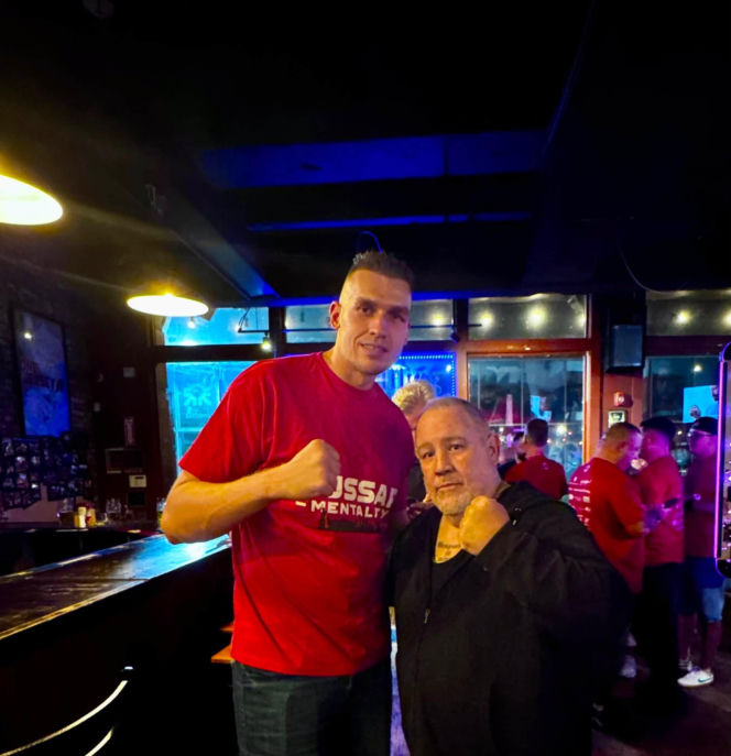 Damian Knyba posłał na deski Andy’ego Ruiza Jr. w Newark