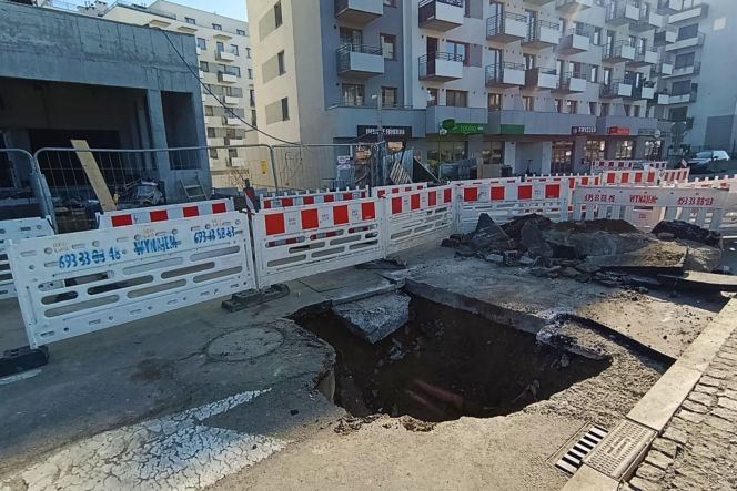 Zapadlisko na al. Powstańców Wlkp.