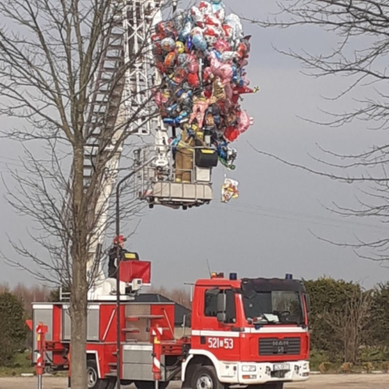 Ratowali... baloniki! Niecodzienna akcja strażaków spod Sławna