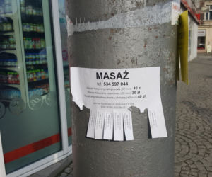 Wrocław jest pełen nielegalnie przyklejonych plakatów i ulotek