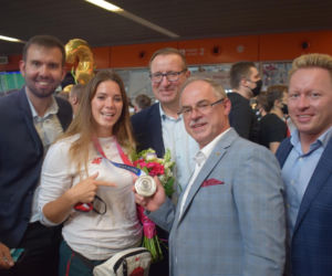 Maria Andrejczyk wróciła do Polski z medalem IO Tokio 2020 [ZDJĘCIA]