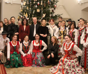 W Pałacu Prezydenckim już święta. Marta Nawrocka z rodziną ubierała choinkę