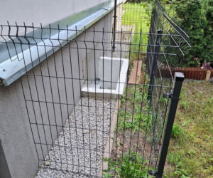 Warszawa. Szok, jakie ogłoszenie znaleźliśmy. „Kawalerka z ogródkiem”. To nie żart!