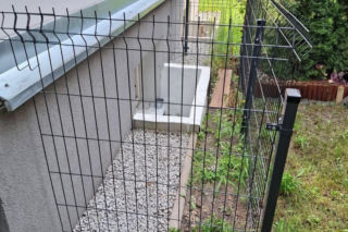 Warszawa. Szok, jakie ogłoszenie znaleźliśmy. „Kawalerka z ogródkiem”. To nie żart!